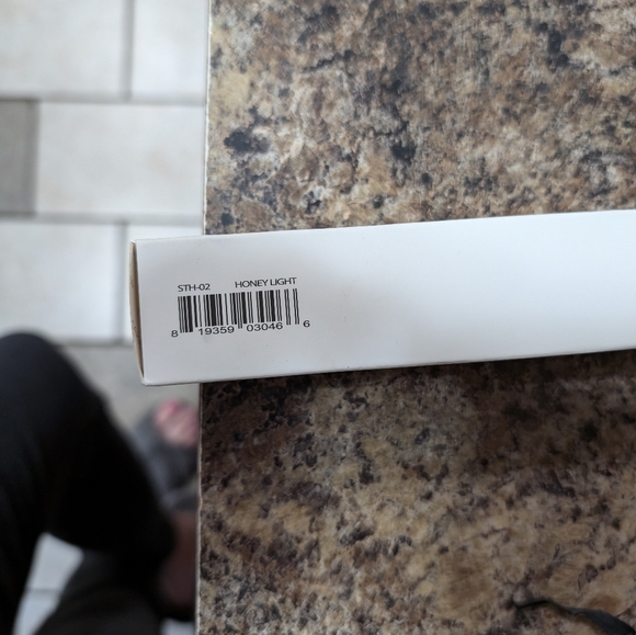 Tinted Moisturizer in Honey Light 1.5fl.oz. 42mL - Picture 7 of 11